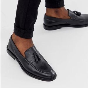 WALK London west tassel black pebble leather
